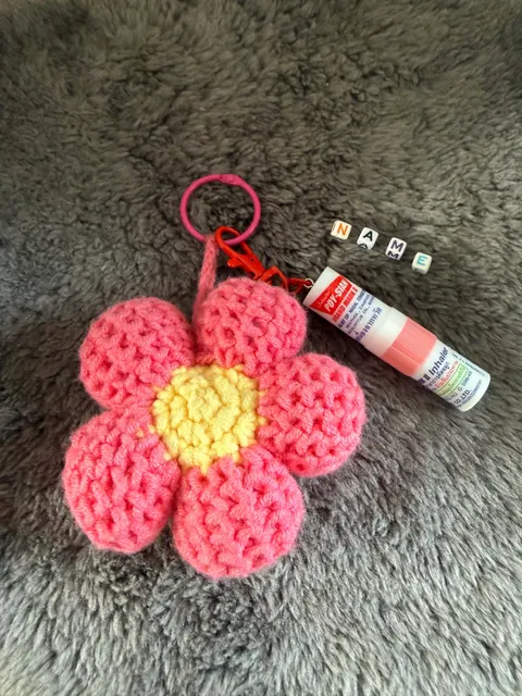 Crochet daisy keychain